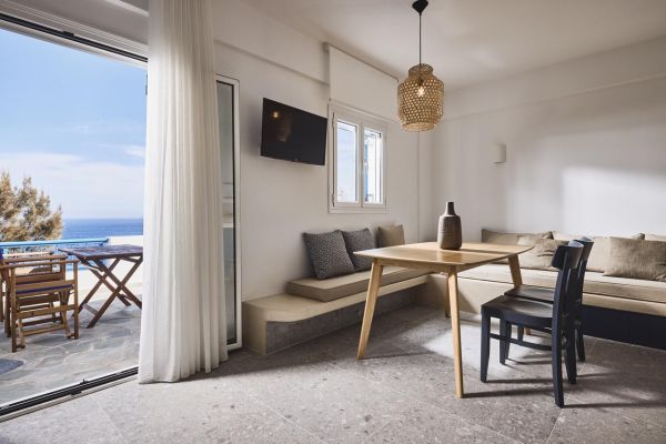 Tramontana suite living room